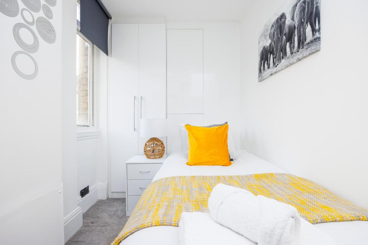 2 Bed Apartment Лондон Экстерьер фото