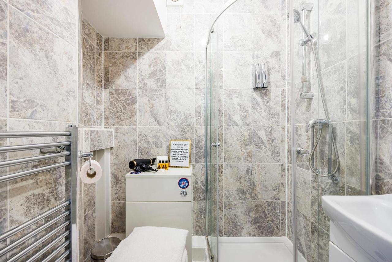 2 Bed Apartment Лондон Экстерьер фото