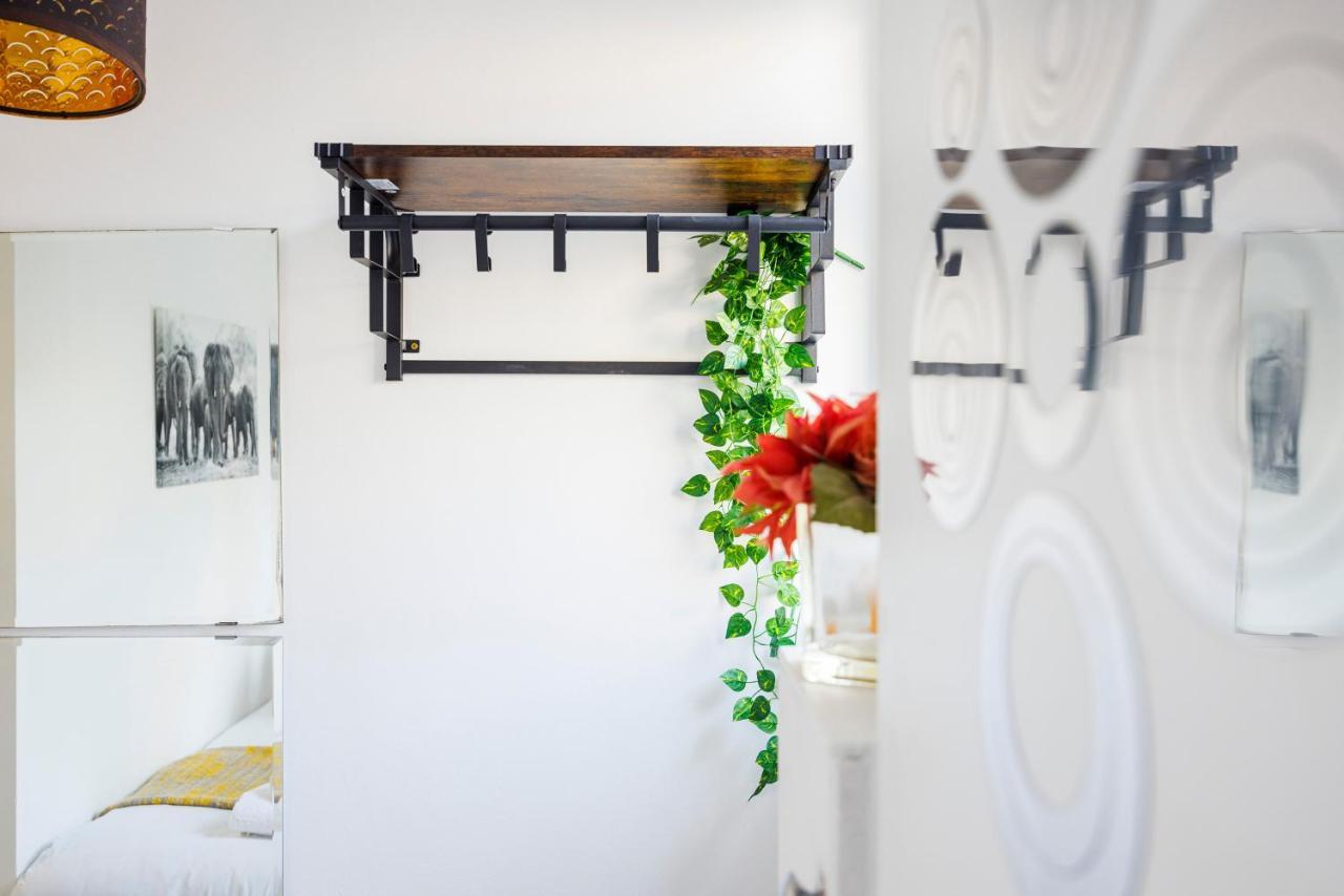 2 Bed Apartment Лондон Экстерьер фото